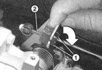  Снятие, установка и регулировка привода дроссельной заслонки BMW 3 (E46)