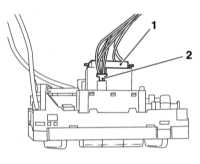  Снятие и установка панели управления функционированием систем отопления/ вентиляции/ кондиционирования воздуха Opel Astra