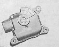  Снятие и установка приводного электромотора вентилятора отопителя Opel Astra