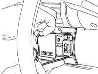  Снятие и установка переключателя и э/мотора регулировки дальности света (Модели Corsa и Combo) Opel Corsa