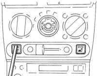  Снятие и установка выключателя обогрева сиденья Opel Corsa