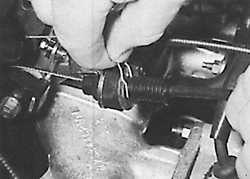  Снятие и установка карбюратора Peugeot 405