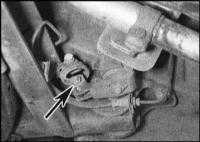  Проверка исправности функционирования, снятие и установка клапана-регулятора давления в гидравлических контурах тормозных механизмов задних колес Skoda Felicia