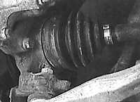  Проверка защитного чехла приводного вала Volkswagen Passat B5