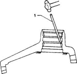 6.8 Выпрессовка кольца внутреннего подшипника 1. Латунный бородок