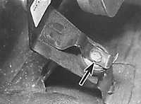  Снятие и установка двигателя стеклоочистителя и тяги Opel Kadett E