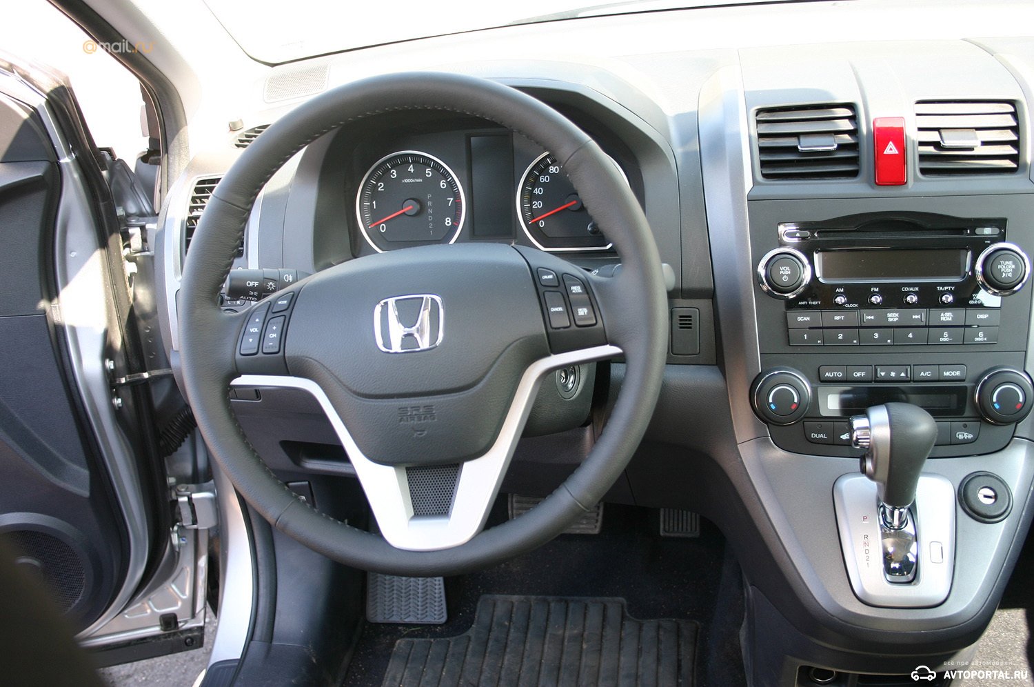 Автомат honda crv. Honda CR-V 2007 салон. Honda CRV 3 салон. Хонда СРВ 3 поколения. Торпеда Хонда СРВ 3.